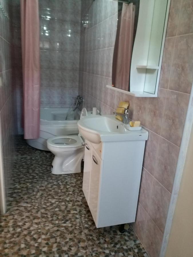 Apartment On Prospekt Mira 71 Sukhumi Exterior foto