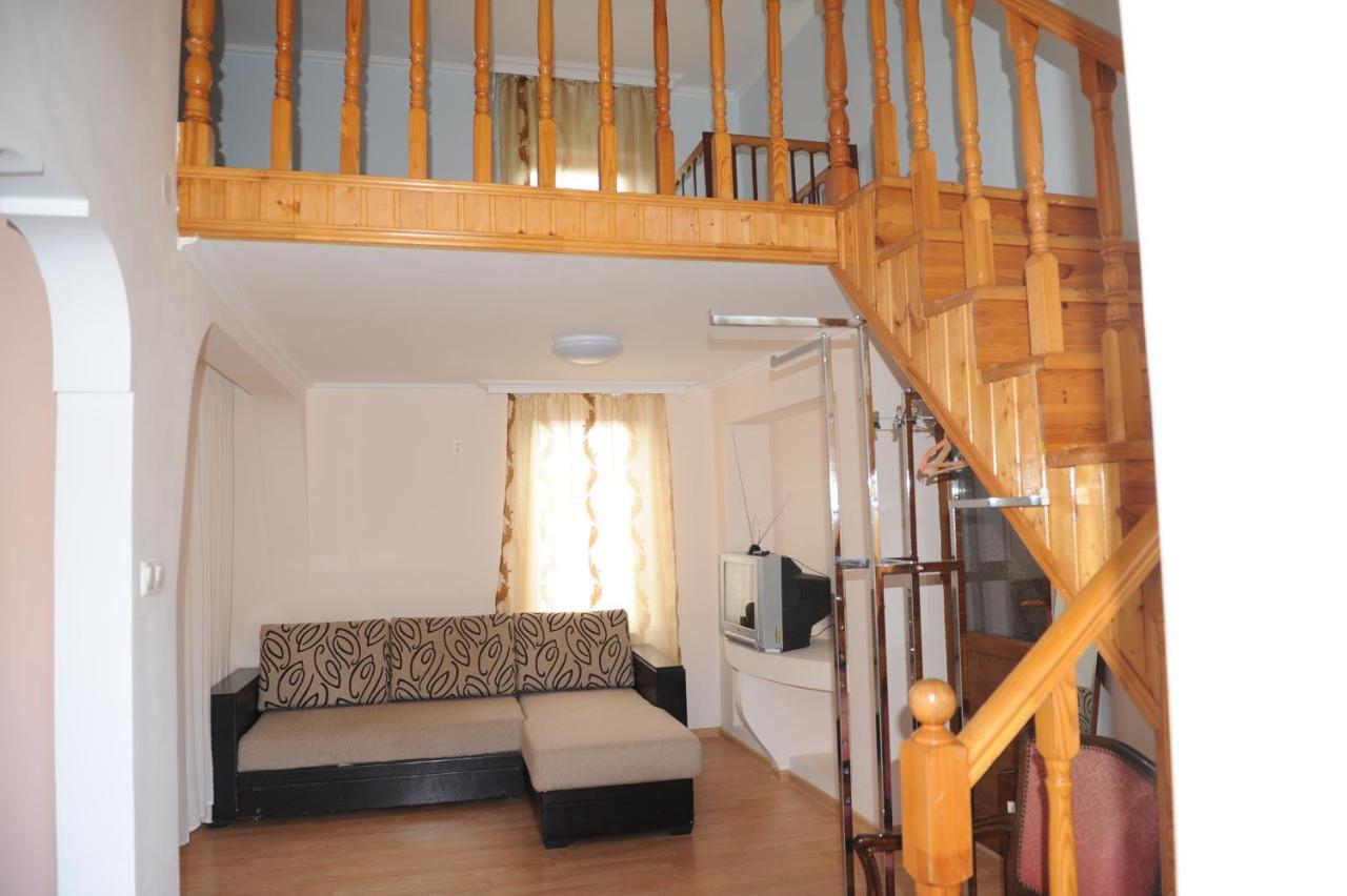 Apartment On Prospekt Mira 71 Sukhumi Exterior foto