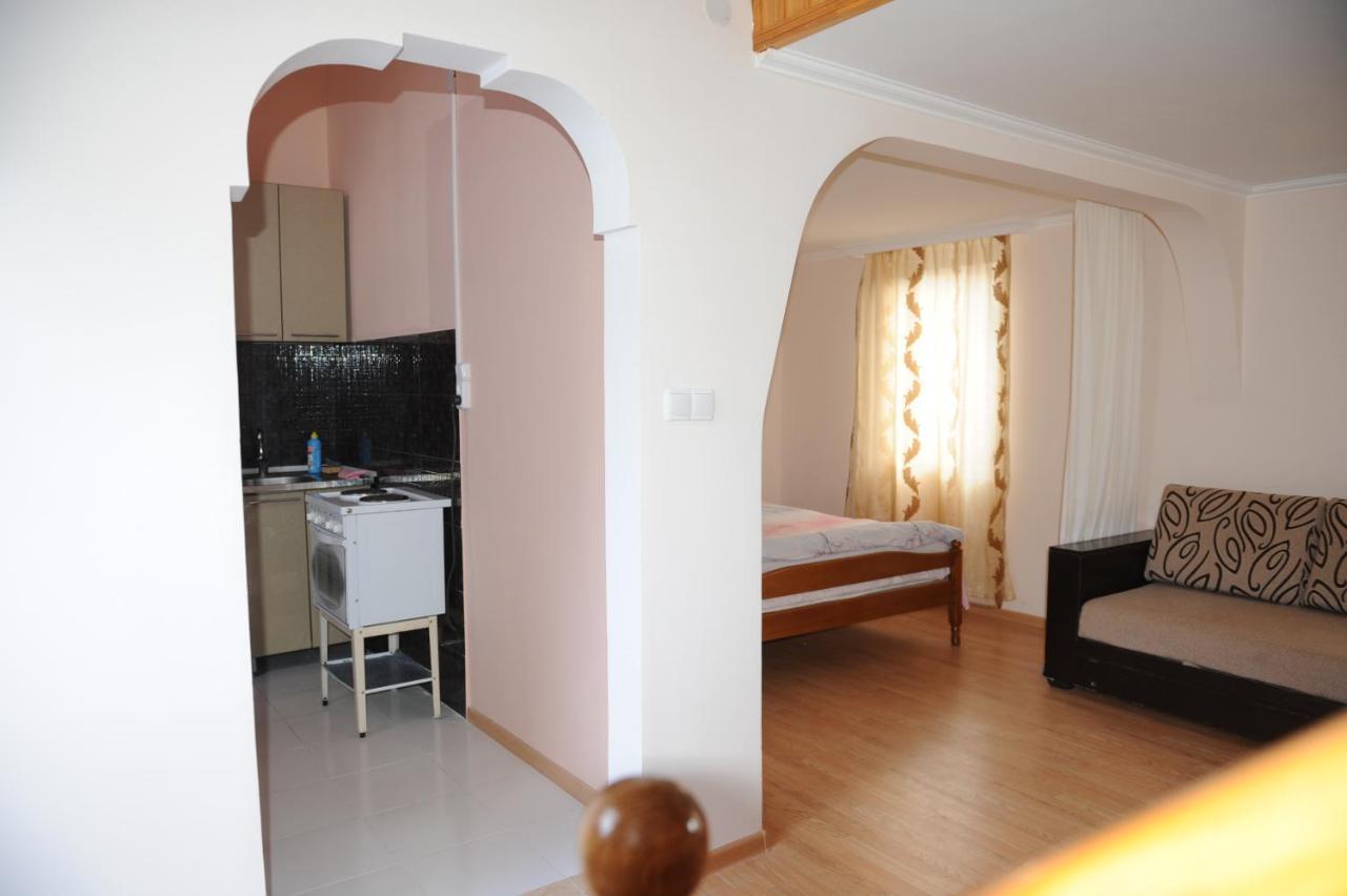 Apartment On Prospekt Mira 71 Sukhumi Exterior foto